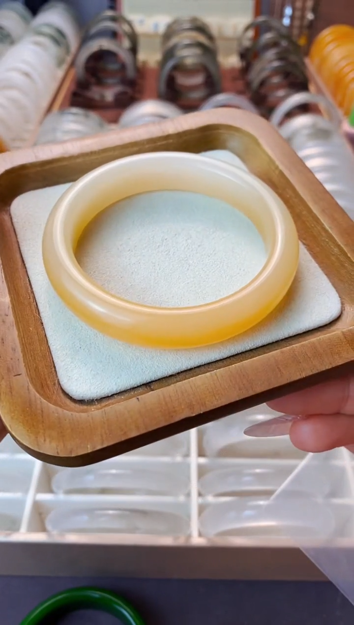 石英质玉手镯未镶嵌可***蕊60