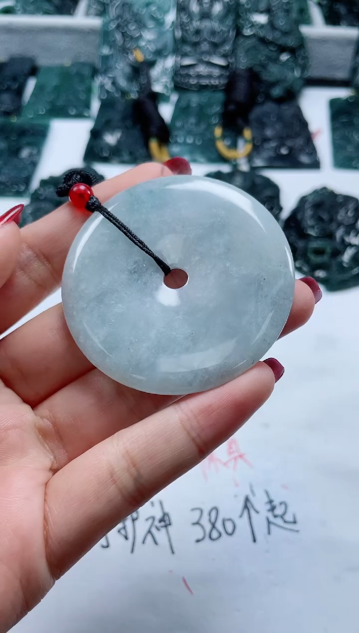 【闪购商品】翡翠颈饰未镶嵌            