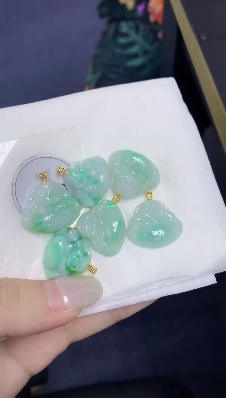 翡翠18K金镶嵌颈饰天然缅甸翡翠A货多样性发其一