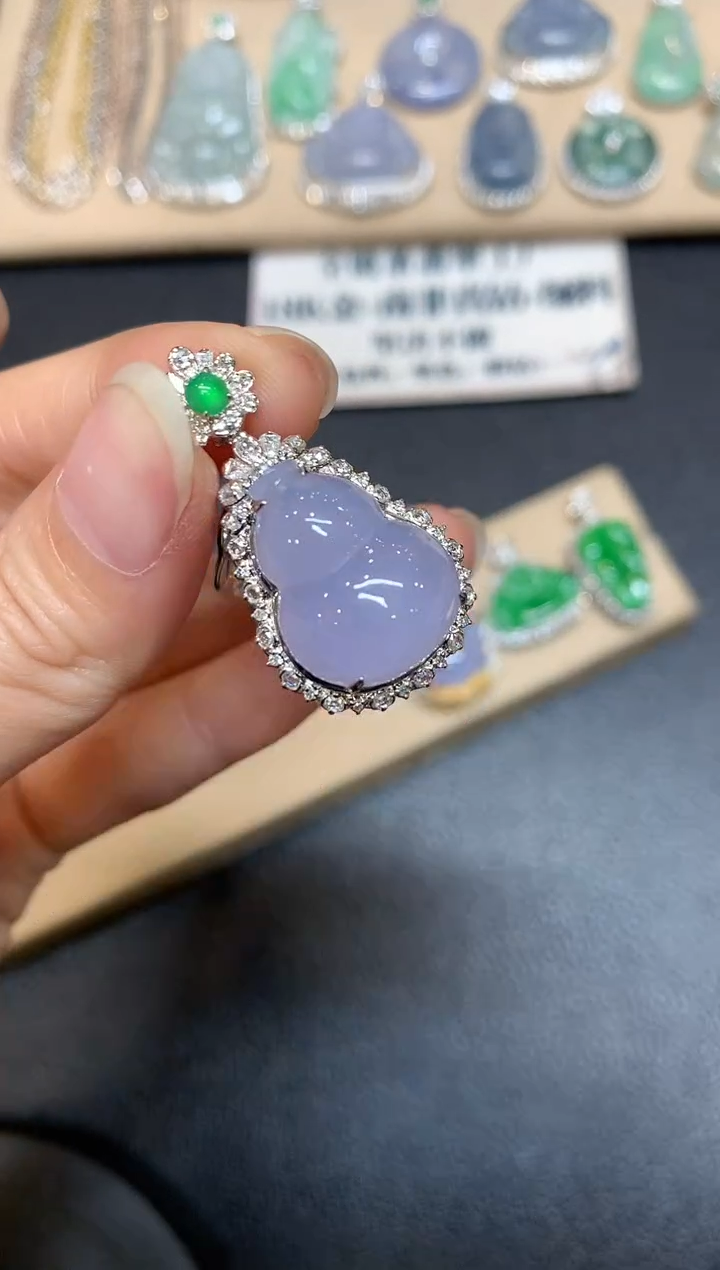 【闪购商品】翡翠颈饰18K金镶嵌葫芦【无服务费