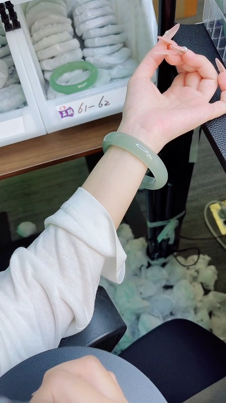 未镶嵌手镯石英质玉155-60