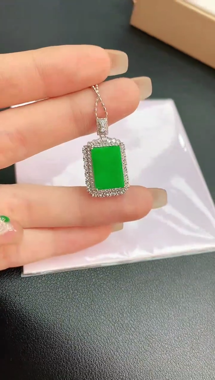 【闪购商品】翡翠颈饰18K金镶嵌赠礼盒证书 珍珍