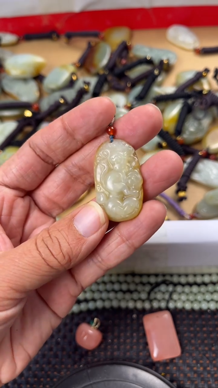 【闪购商品】和田玉颈饰未镶嵌多样性发货没有证书拍一发一有瑕