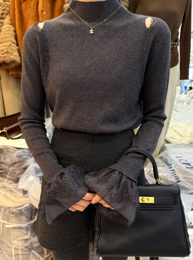 蕾丝漏肩喇叭袖针织衫修身百搭#1026