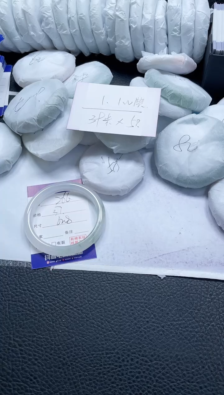 【闪购商品】石英质玉手镯未镶嵌266-62