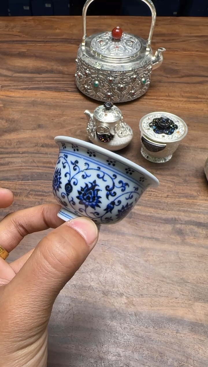 j*y一峯窑 青花缠枝莲小压手杯