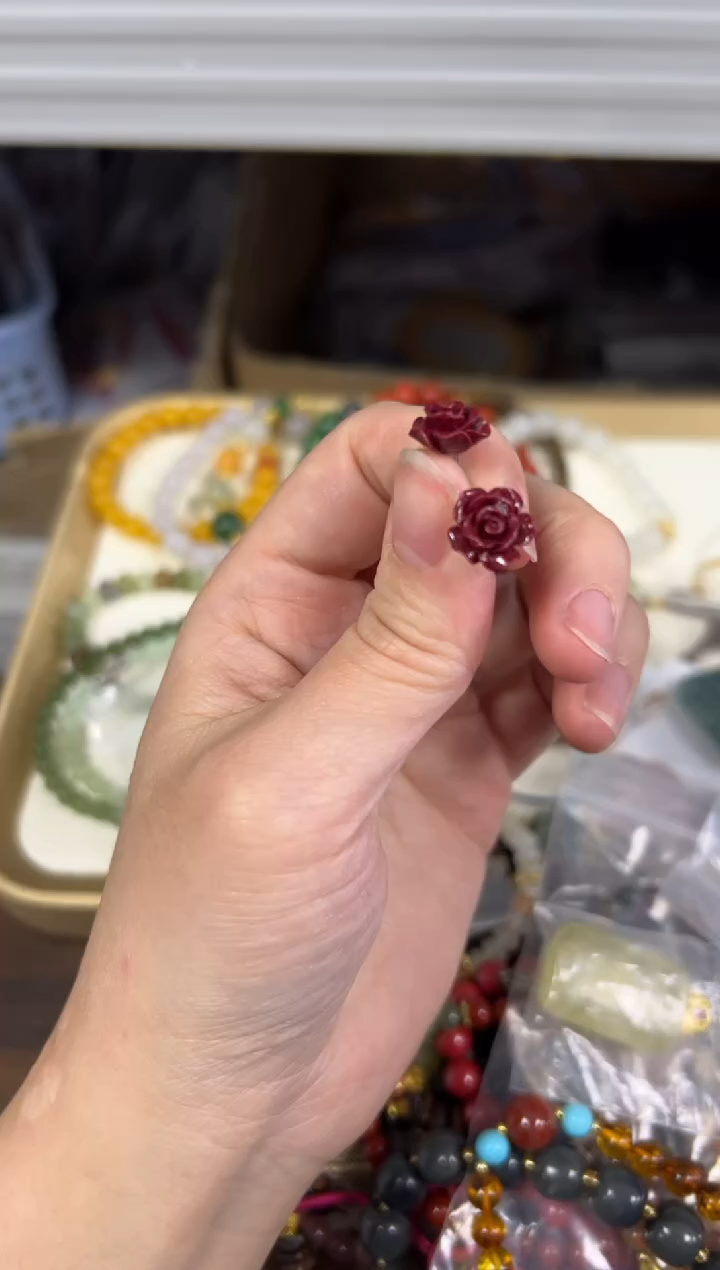 天然辰砂孤品朱砂玫瑰花银耳钉[88]