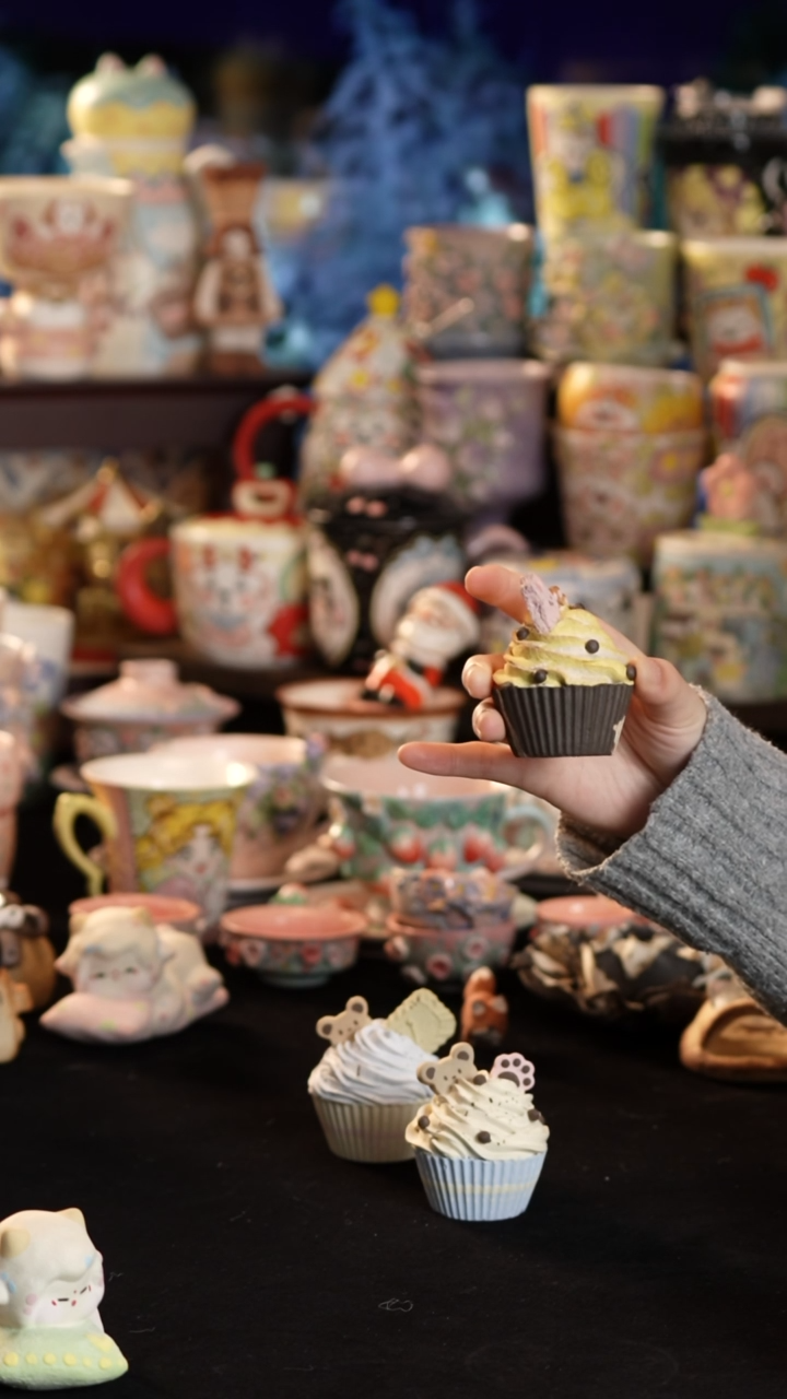 摆件陶妮*景德镇釉下彩手绘设计师款陶瓷