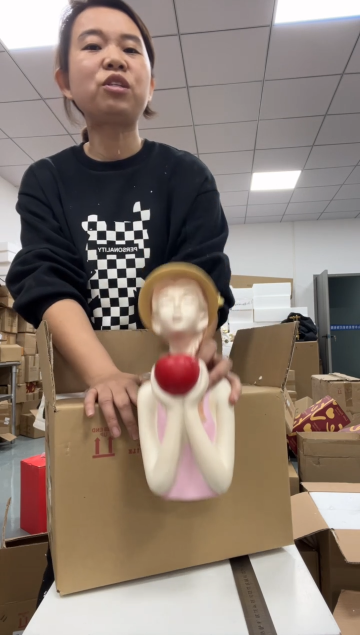 树脂苹果女孩摆件