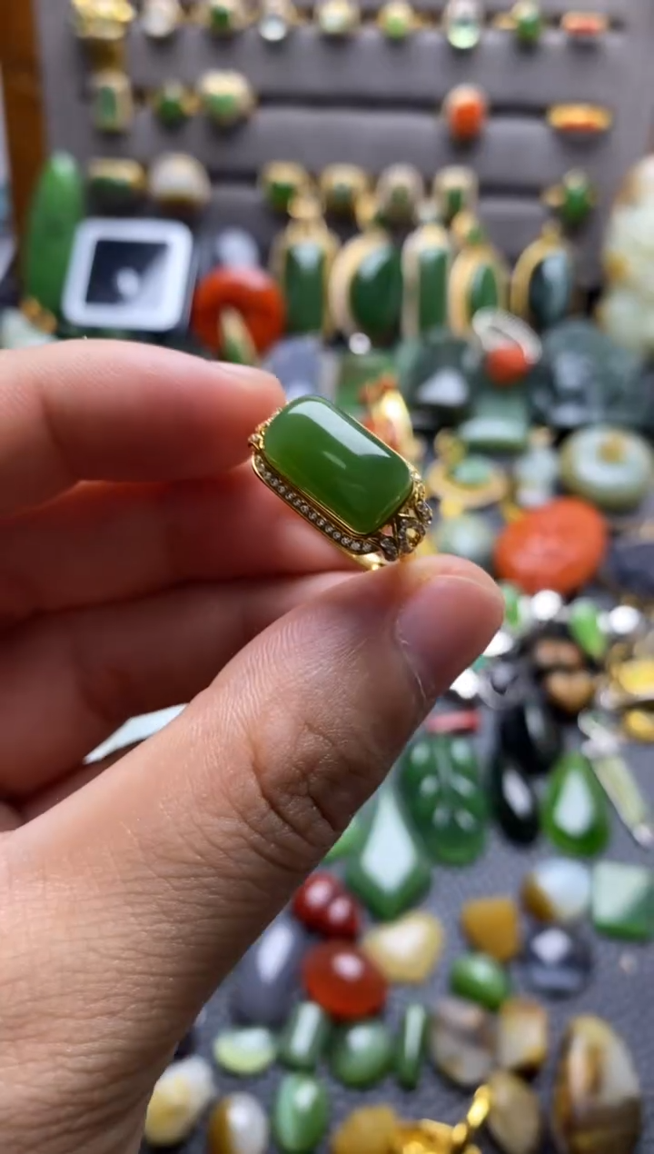 18K金镶嵌和田玉珠宝半成品新***哥戒指