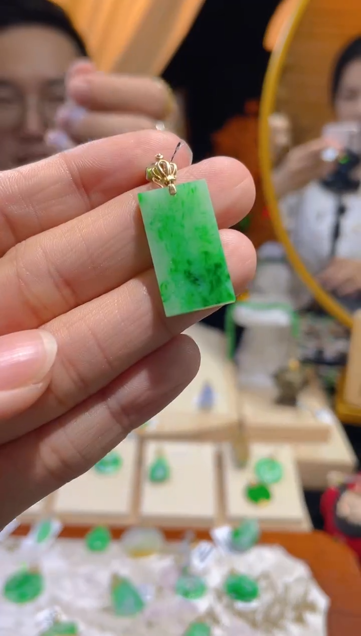 【闪购商品】翡翠颈饰18K金镶嵌假一赔三