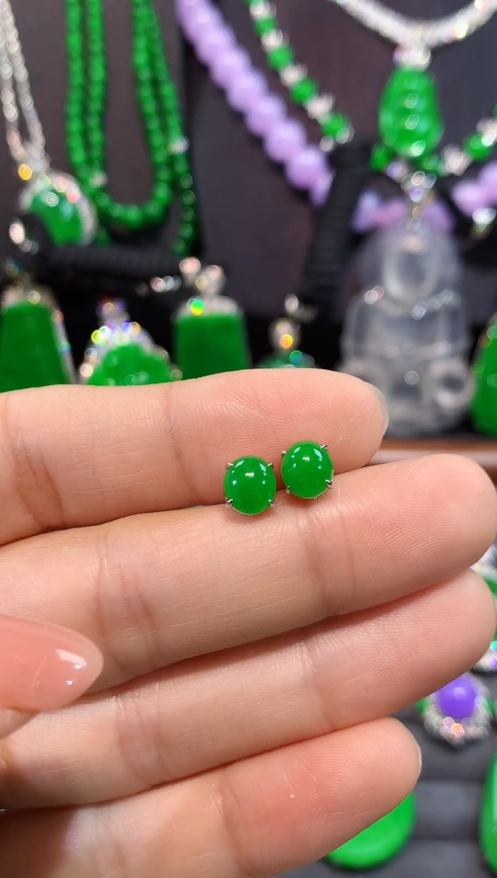 18K金镶嵌翡翠耳饰耳钉