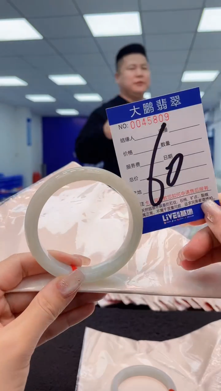 【闪购商品】翡翠手镯未镶嵌AAAAAAAAAA