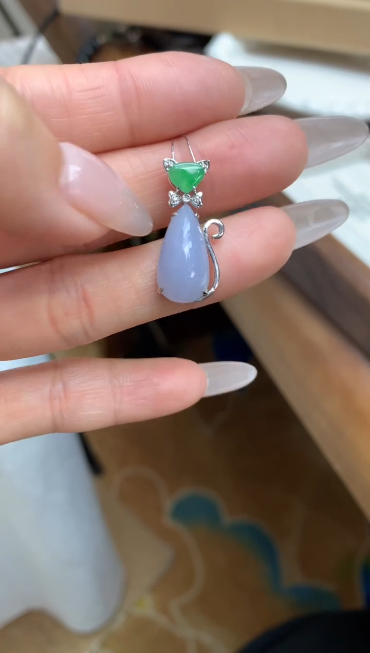 【闪购商品】翡翠颈饰18K金镶嵌水滴