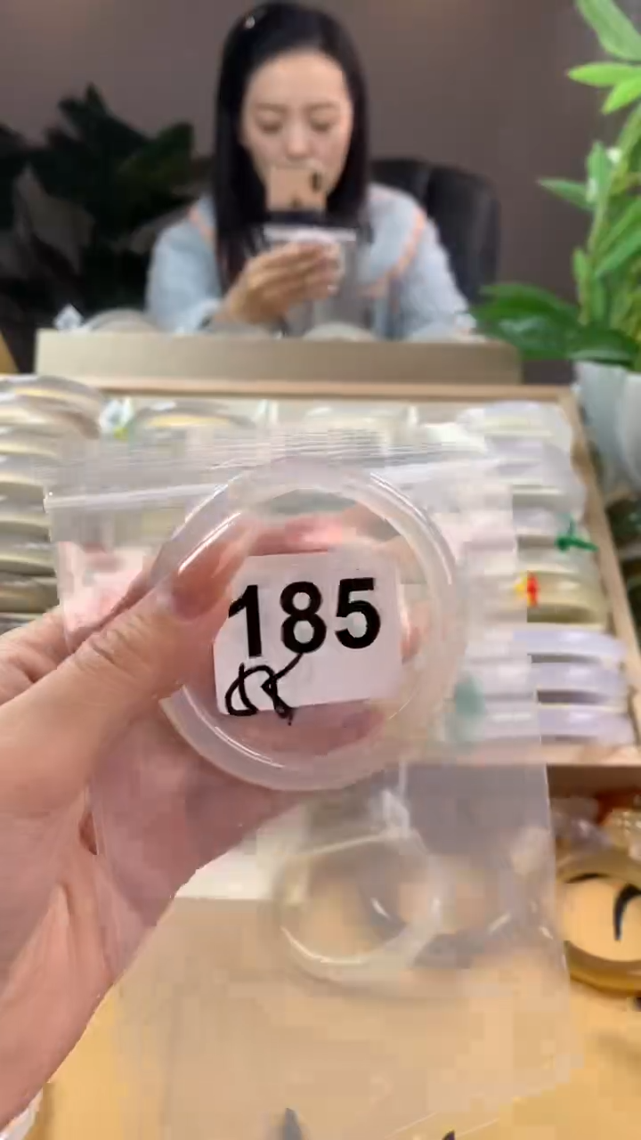 【闪购商品】玛瑙/玉髓手镯未镶嵌185