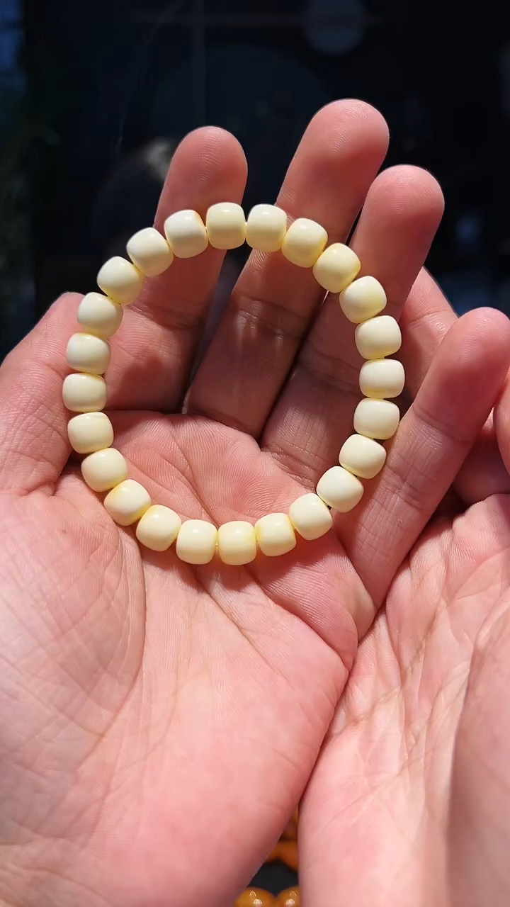 【闪购商品】蜜蜡手串未镶嵌9+(瓷白蜡)