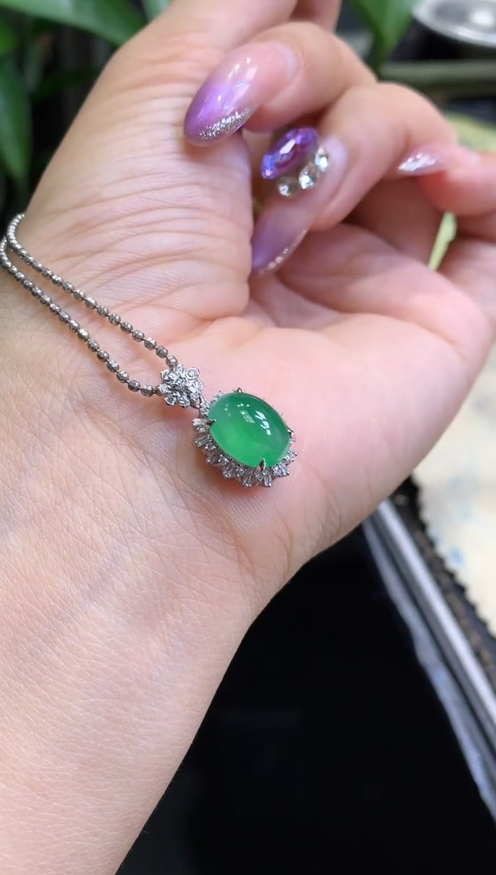 18K金镶嵌挂件翡翠蛋面不含链