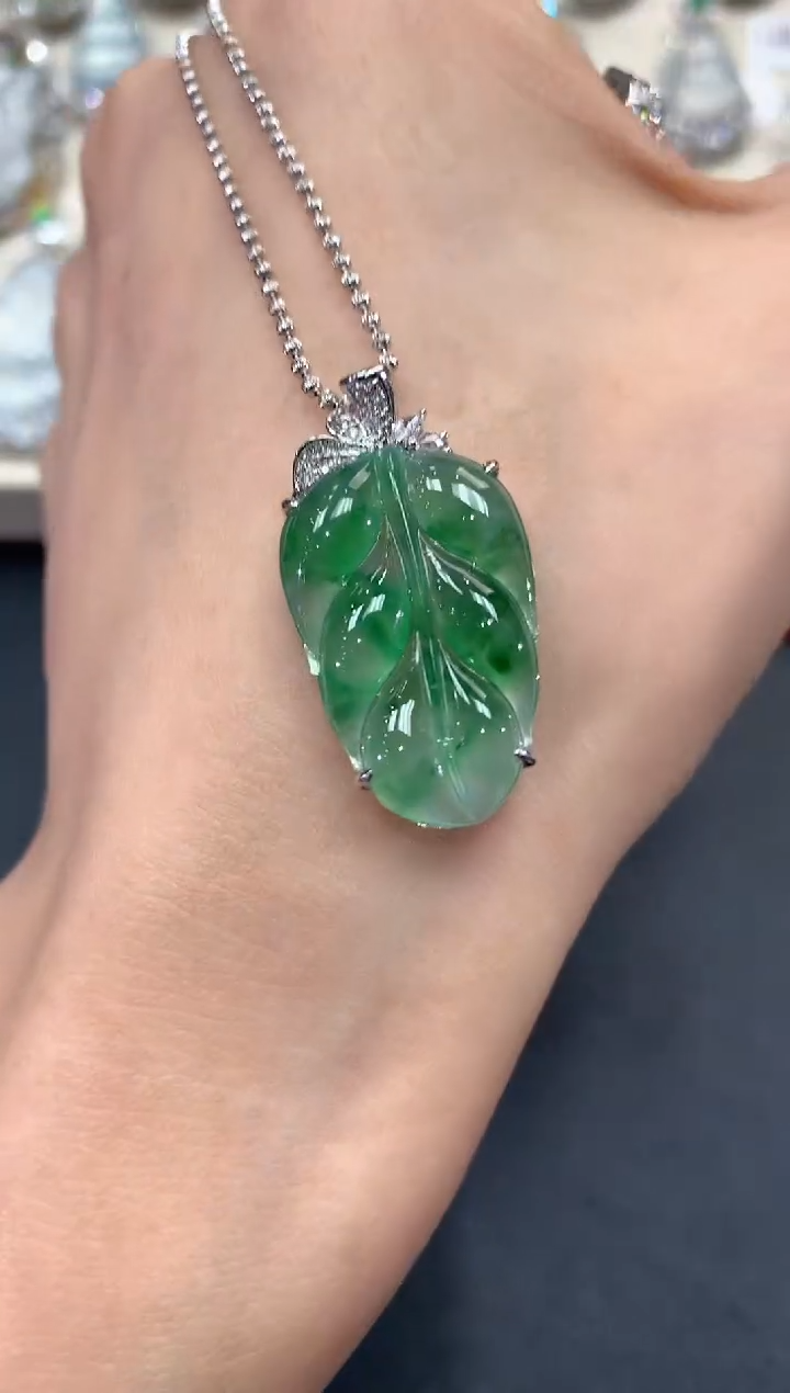 【闪购商品】翡翠吊坠(不含链)18K金镶嵌q28