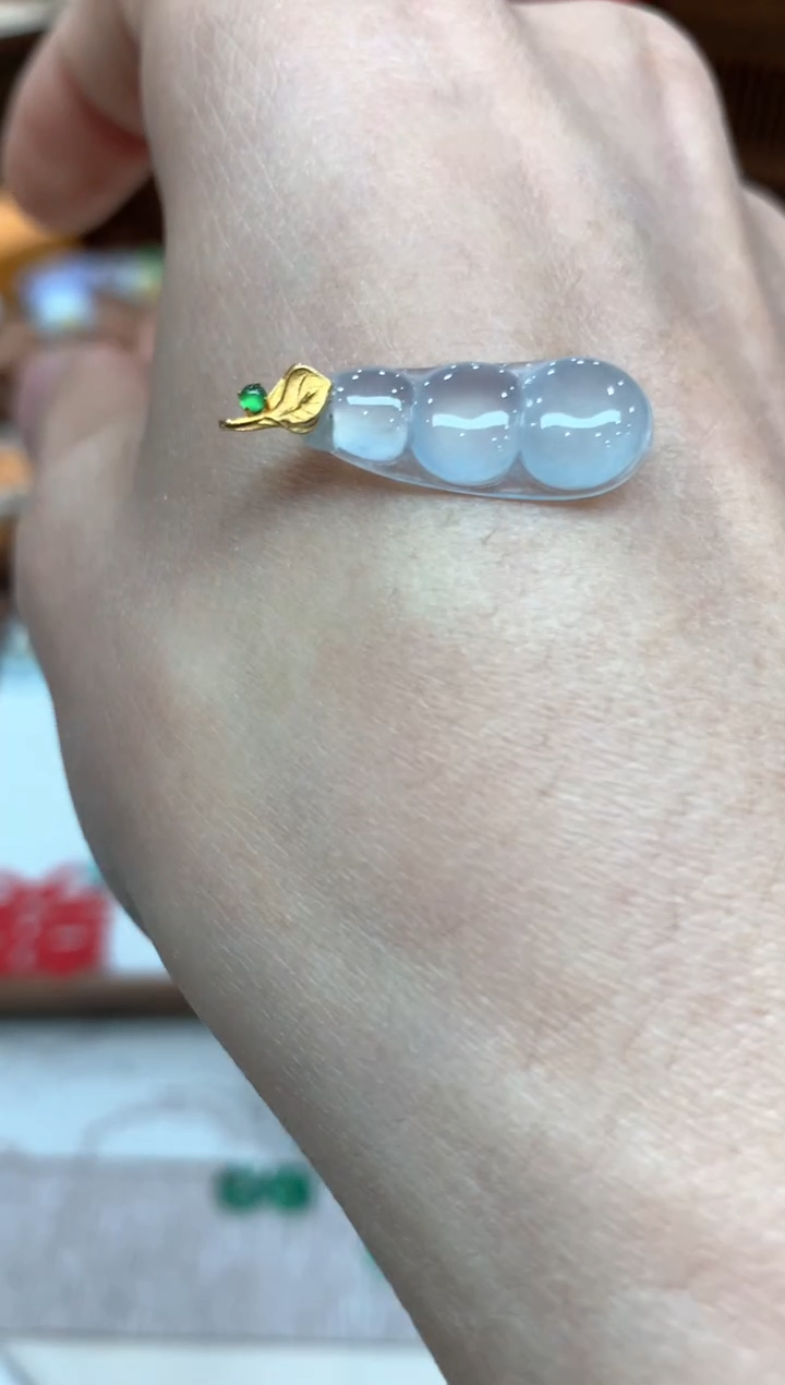 【闪购商品】翡翠吊坠(不含链)18K金镶嵌豆子