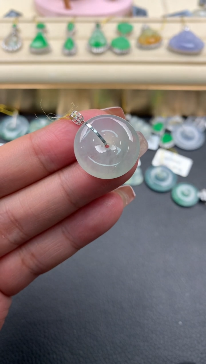 【闪购商品】翡翠颈饰18K金镶嵌D558......