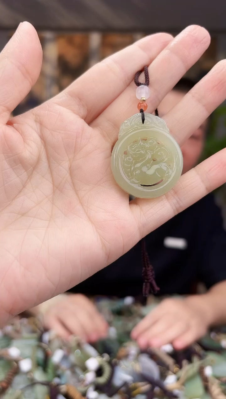 和田玉未镶嵌挂件拍一发一多样性发