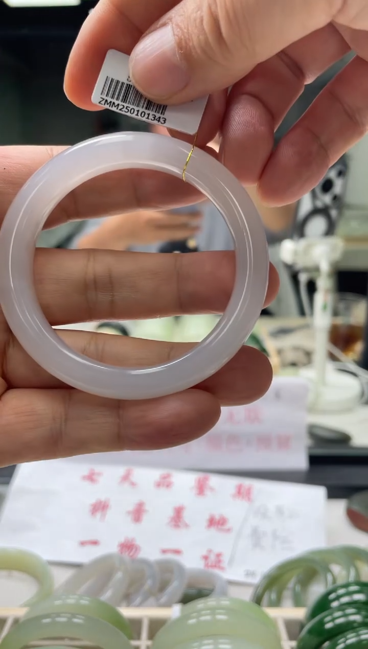 【闪购商品】和田玉手镯未镶嵌编码 1343圈口54-55