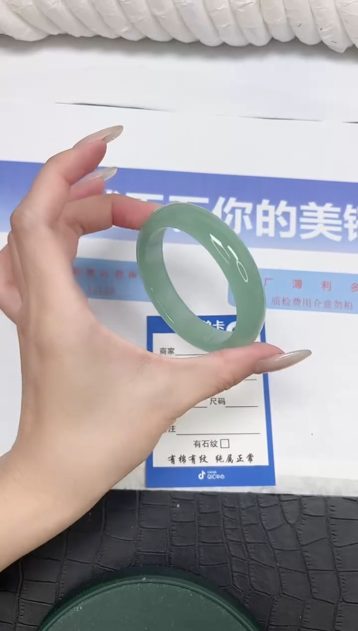 未镶嵌手镯石英质玉26-54