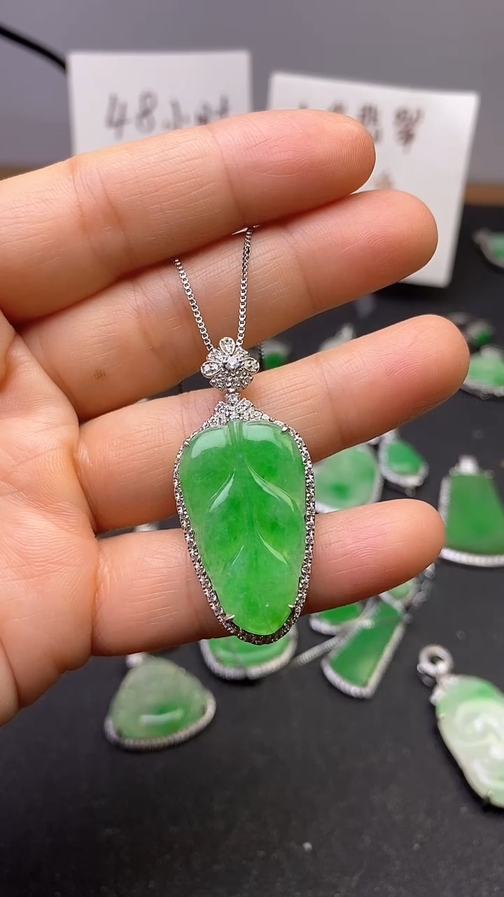 【闪购商品】翡翠吊坠(赠链)银S925镶嵌翡翠满绿叶子吊坠