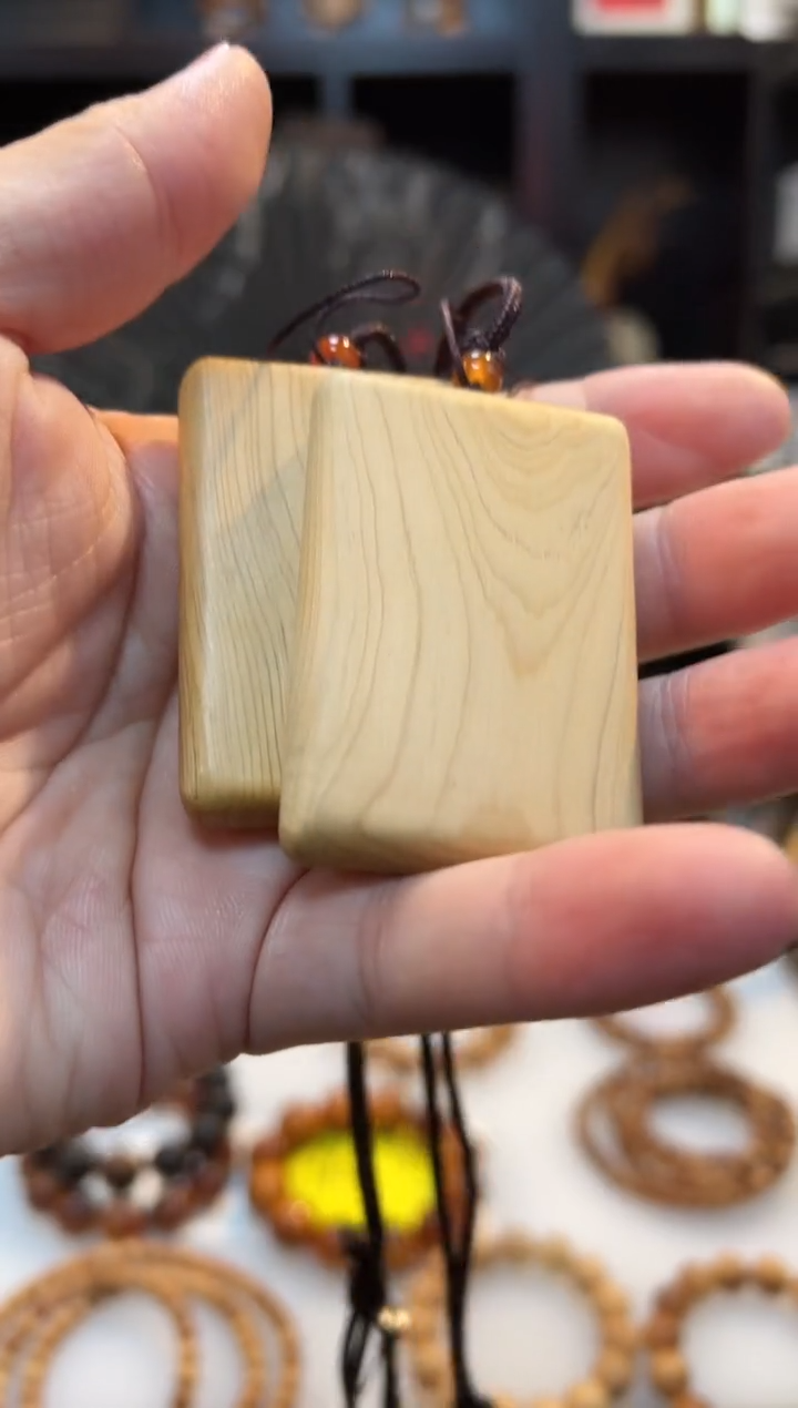 崖柏4*6*1素面无事牌一块