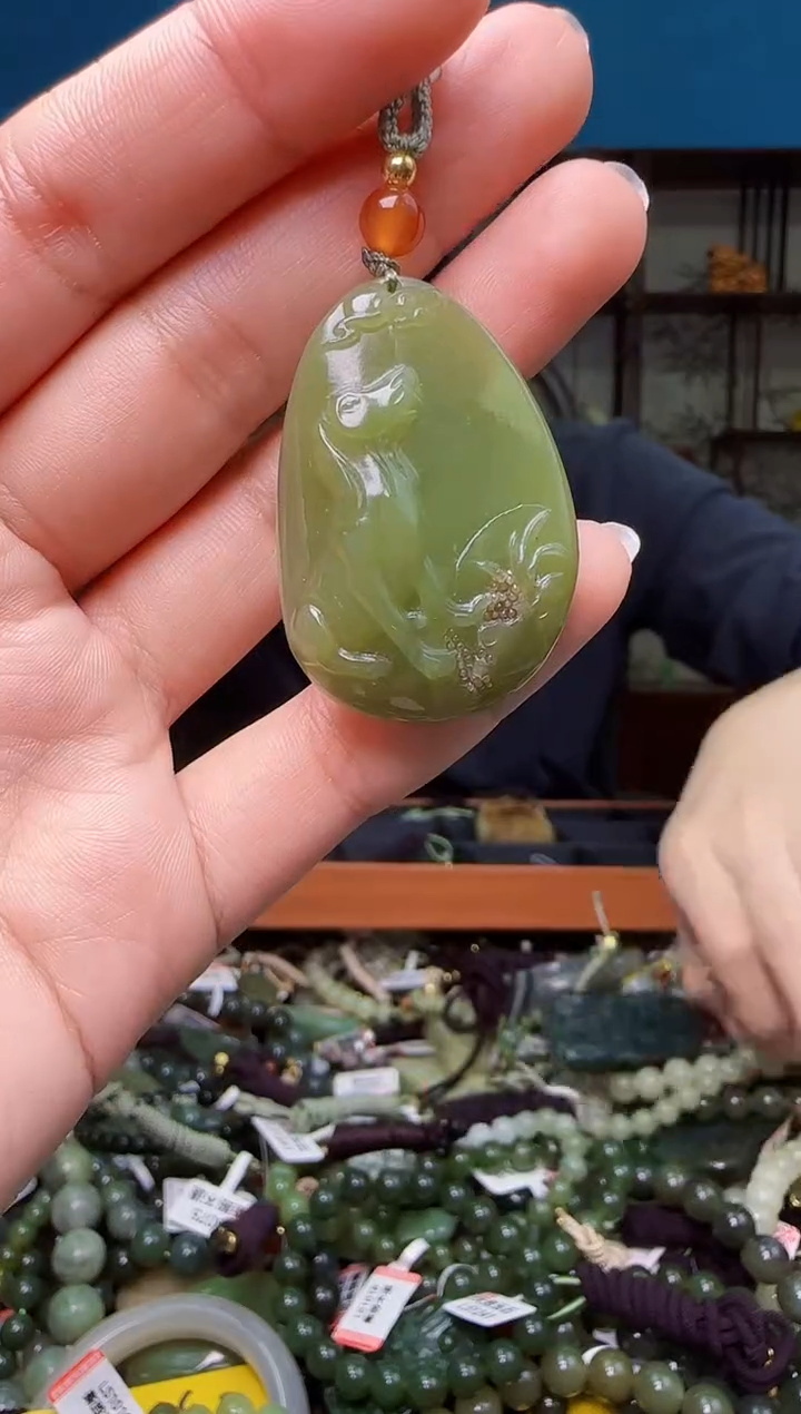 颈饰未镶嵌和田玉1