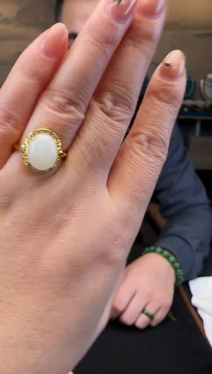 未镶嵌戒指和田玉圆蛋面