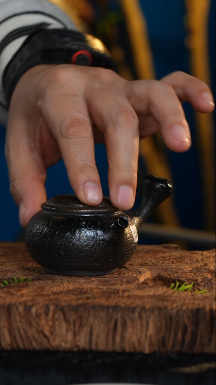 【闪购商品】已开价【1245】柴烧侧把壶（王志平）