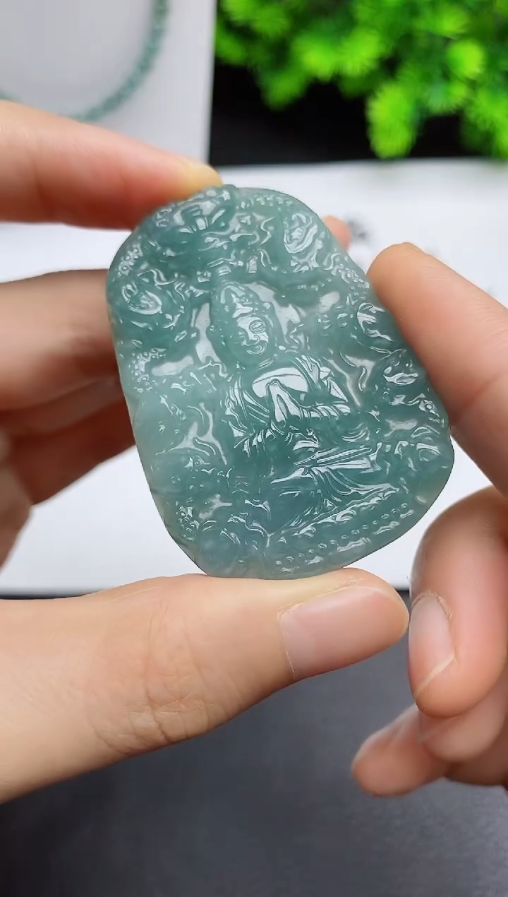 翡翠未镶嵌颈饰 