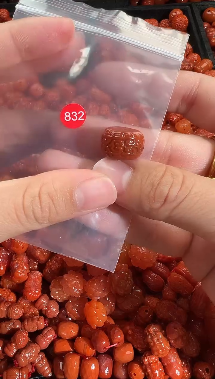 颈饰未镶嵌南红玛瑙1