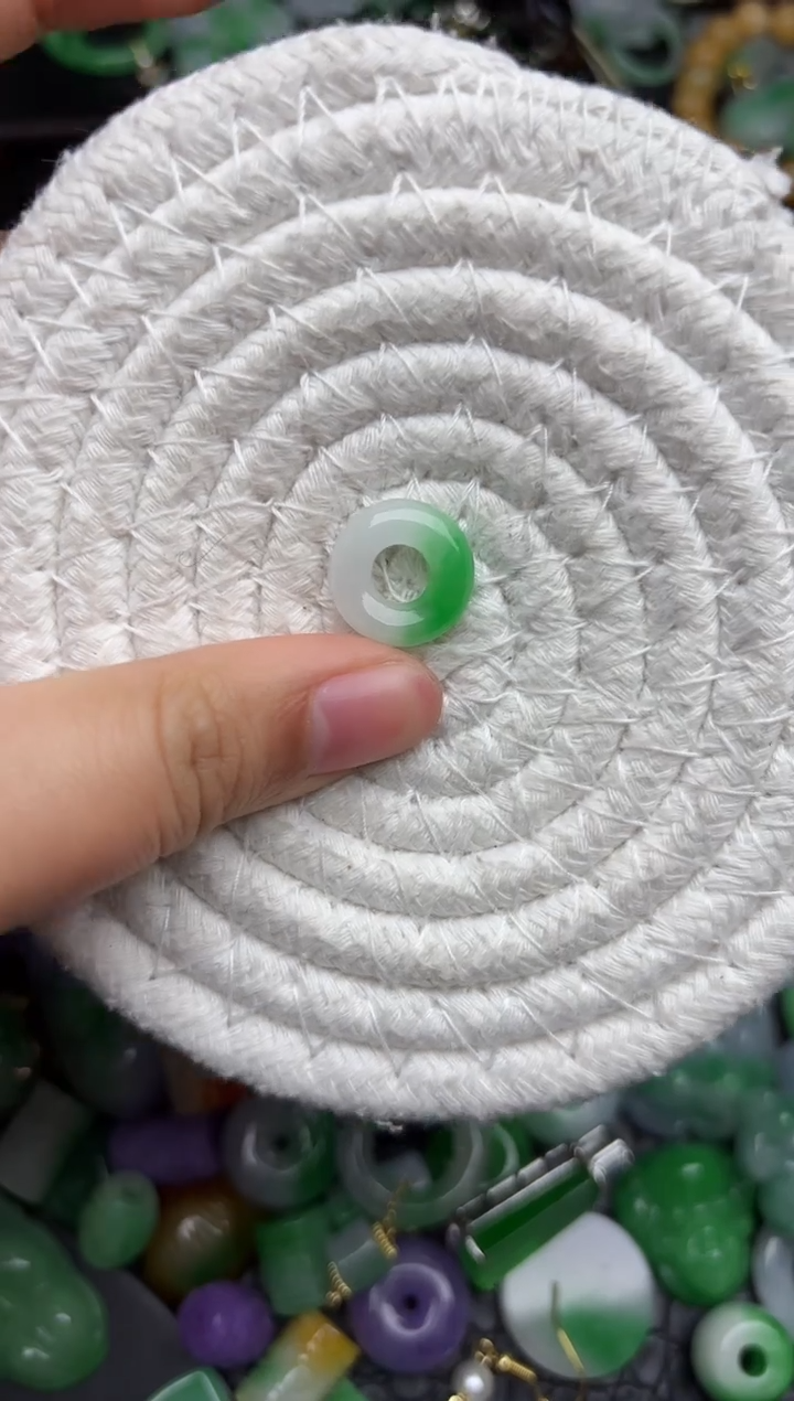 颈饰未镶嵌翡翠缅甸翡翠吊坠