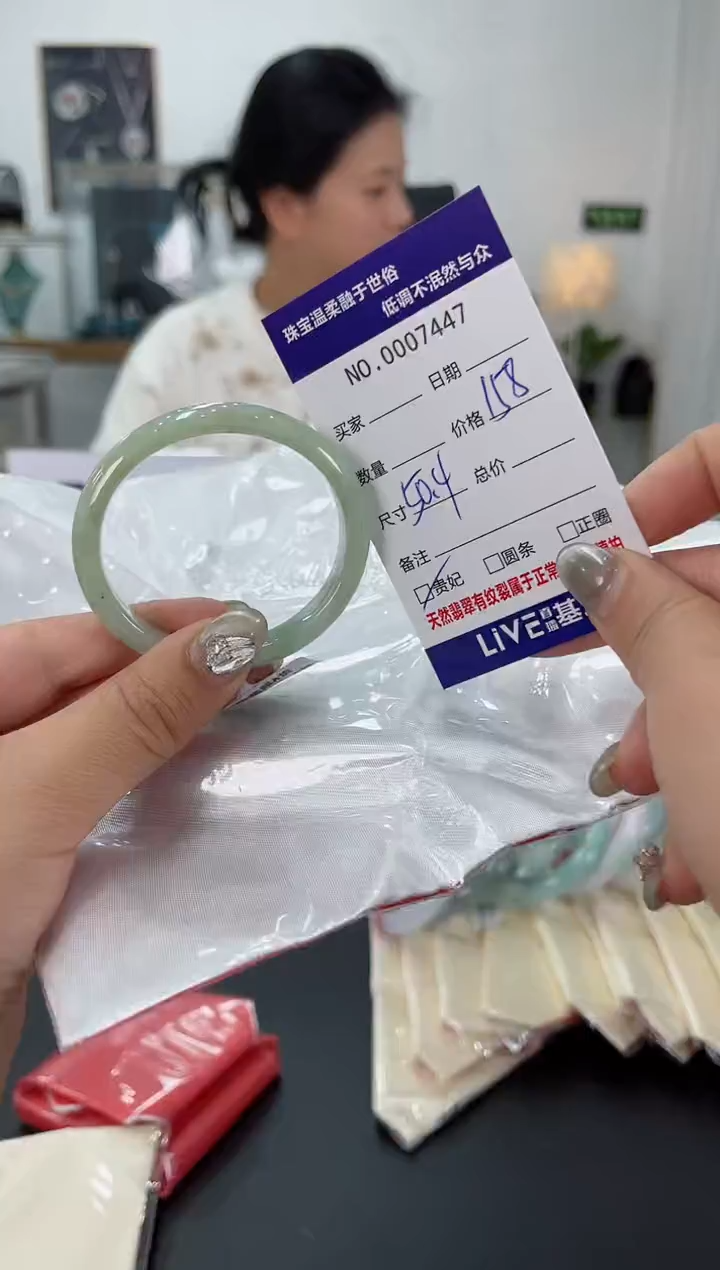 【闪购商品】翡翠手镯未镶嵌天然翡翠A货