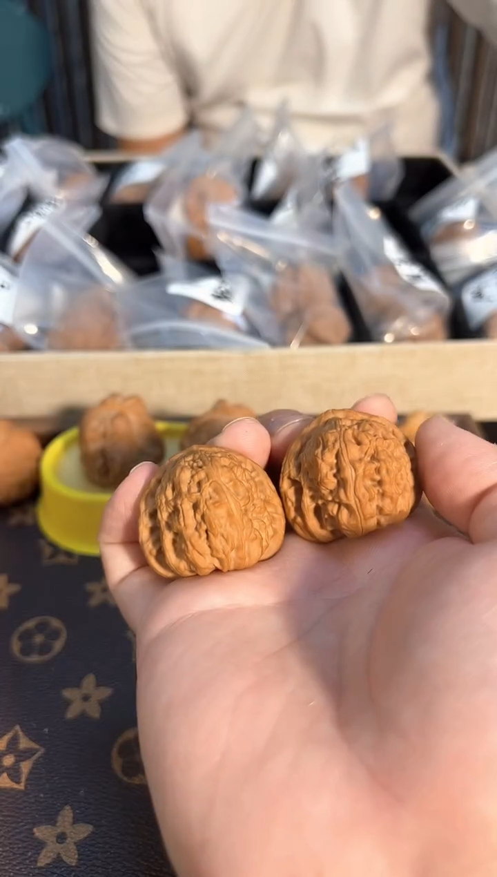 把件核桃7号31尺三角白核桃