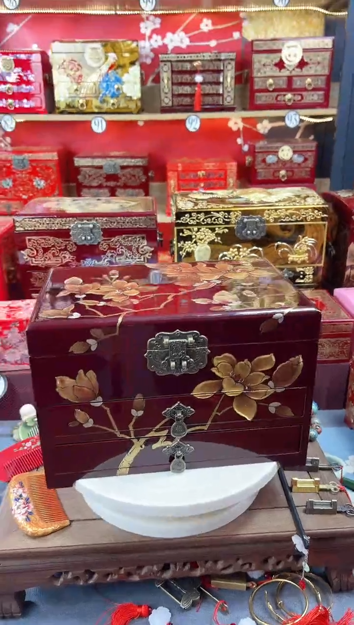 淼*28厘米四层双抽传统贴金堆鼓金玉兰