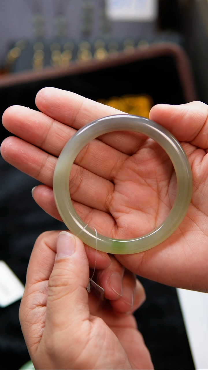 【闪购商品】和田玉手镯未镶嵌57圈口三色翠青手镯