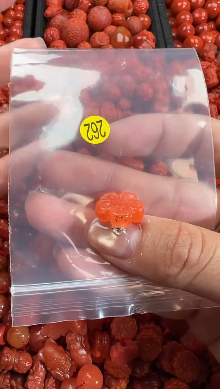 南红玛瑙未镶嵌颈饰1