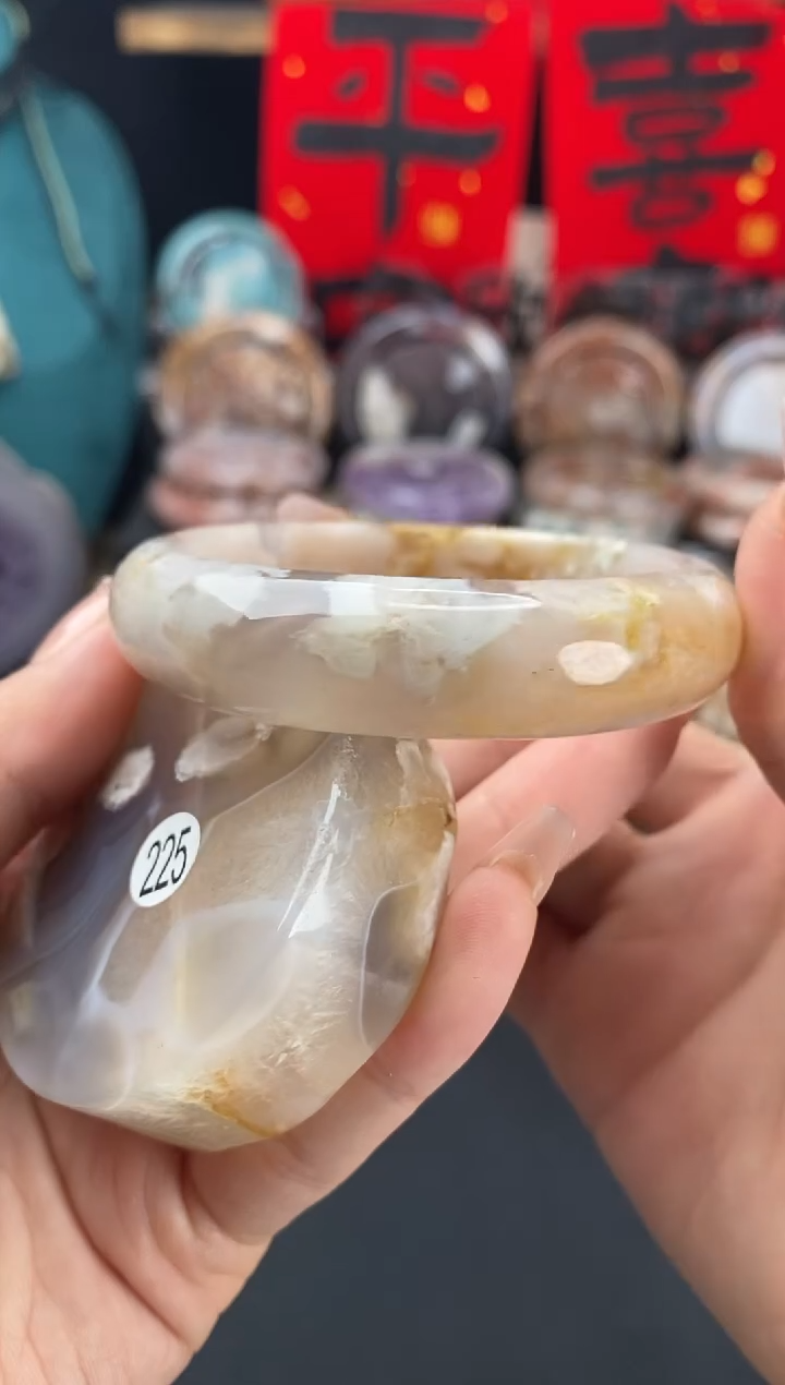 【闪购商品】石英质玉手镯（圆镯）未镶嵌56