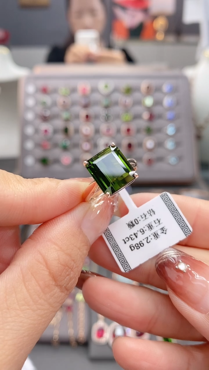 18K金镶嵌戒指碧玺6.43