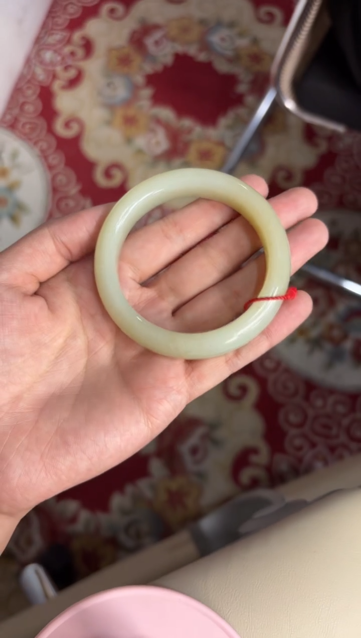 【闪购商品】和田玉手镯未镶嵌且末微色差迪克兰55+