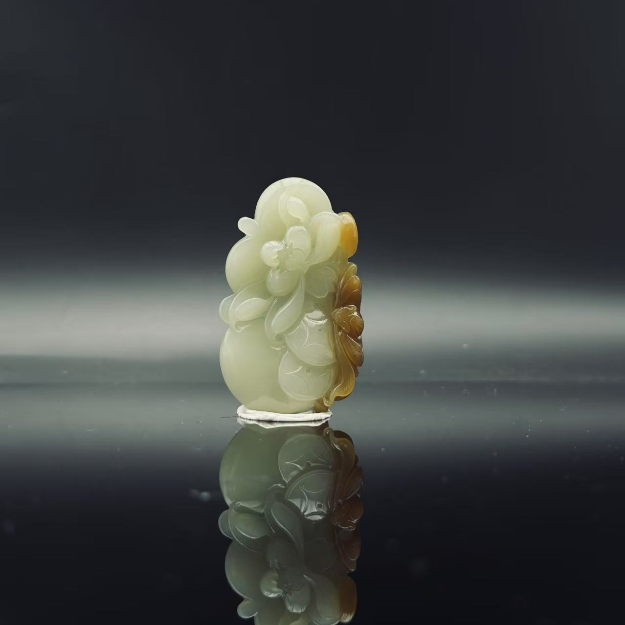  和田玉且末糖白如意吊坠2158