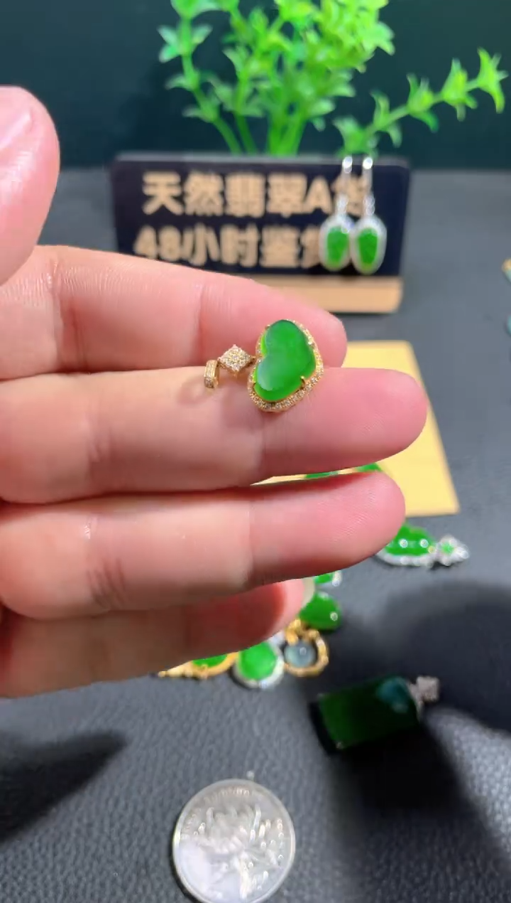 【闪购商品】翡翠颈饰18K金镶嵌翡翠