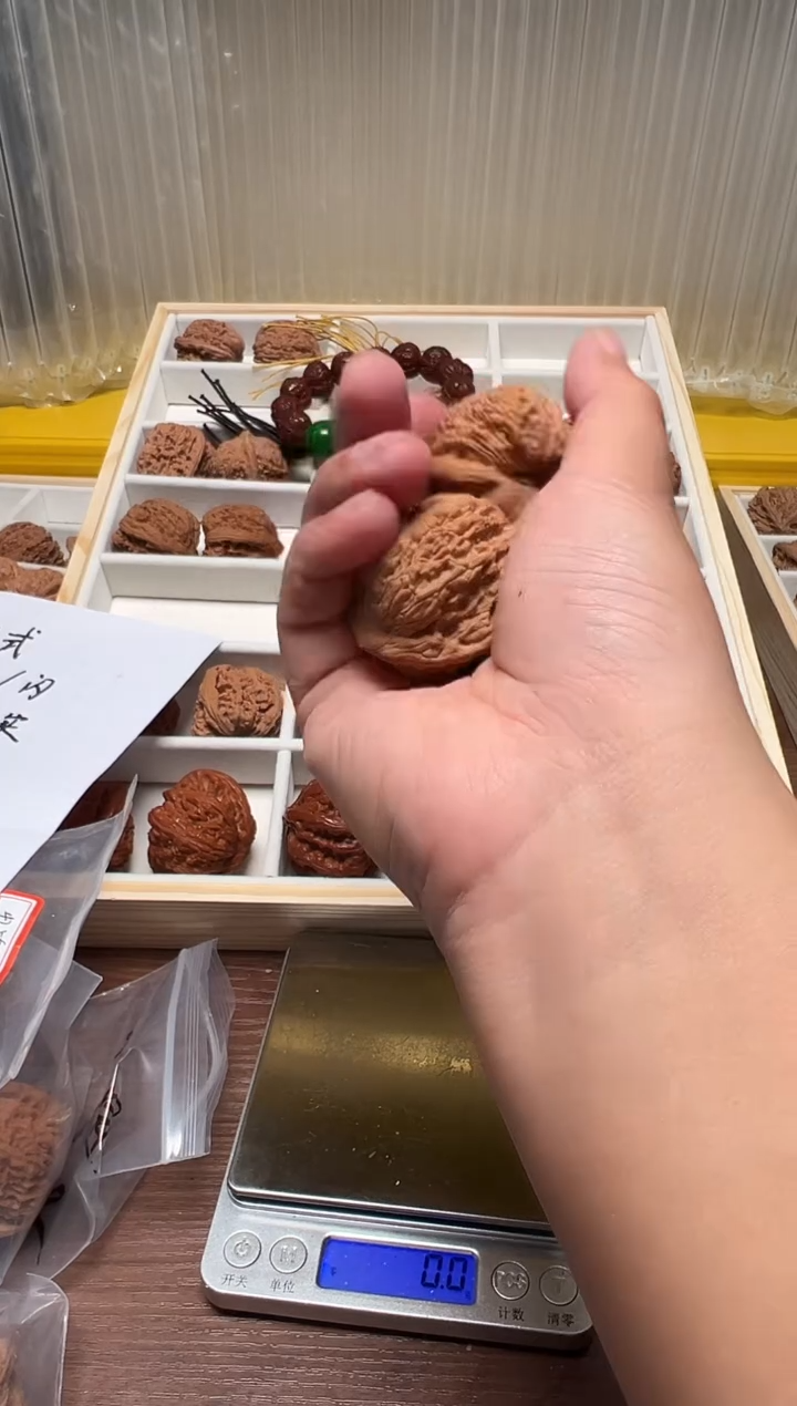 把件文玩核桃木*43.5绣球