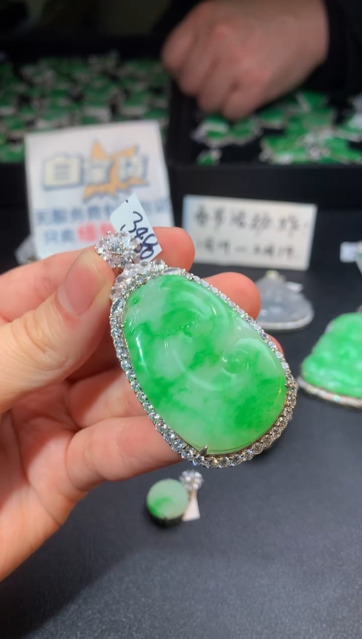 【闪购商品】翡翠颈饰银S925镶嵌翡翠