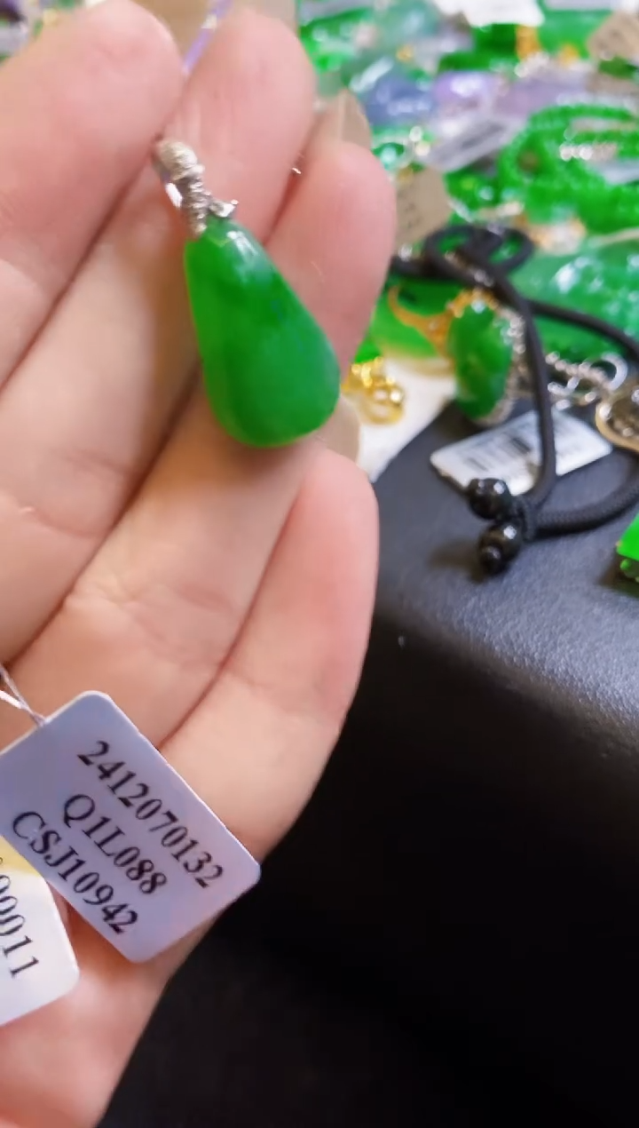 【闪购商品】定制翡翠18K金镶嵌吊坠