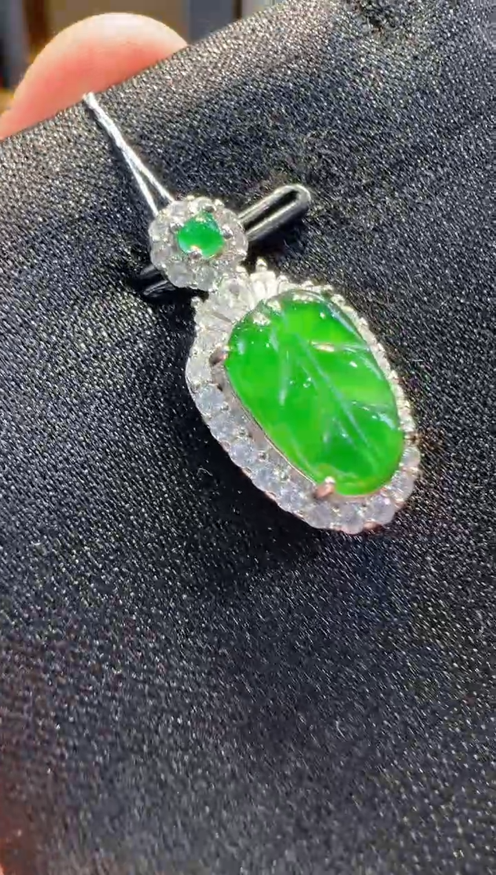 【闪购商品】翡翠吊坠(不含链)合金多样性发货一件