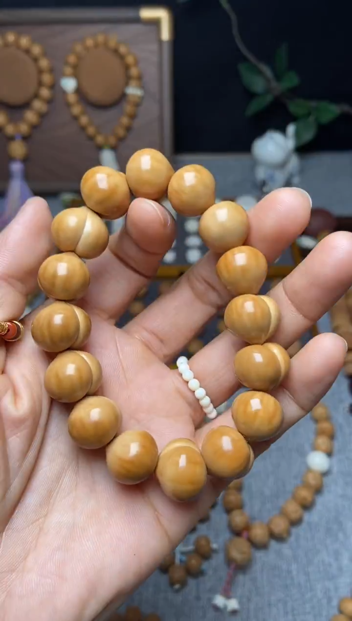 吊坠猴头核桃蓉光面屁桃16.2点